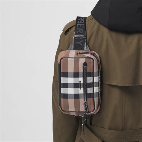 cinta burberry uomo motivo marrone scuro|Marsupio Cason (Marrone betulla scuro) .